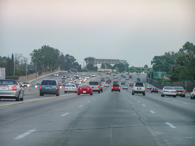 Rušná dálnice přes Los Angeles