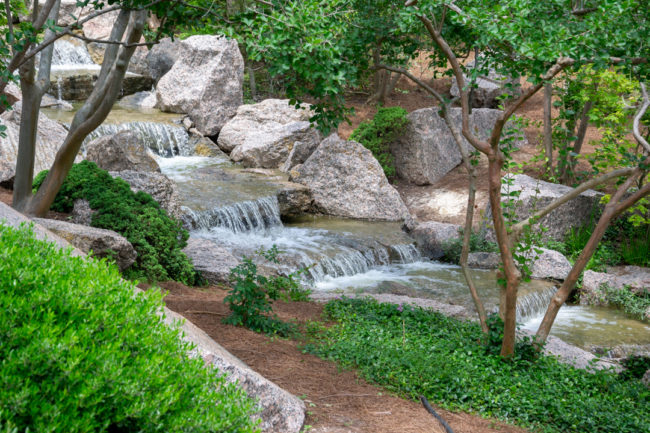 Kaskádovité vodopády v Japonské zahradě