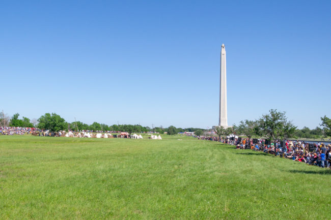 San Jacinto Monument - na louce před bitvou