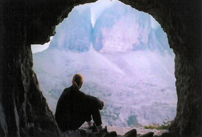 Výhled z jeskyně na Tre Cime