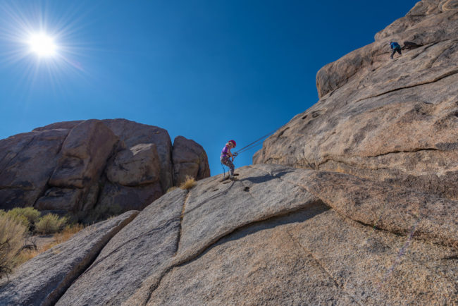 Dítě poprvé slaňuje - Alabama Hills