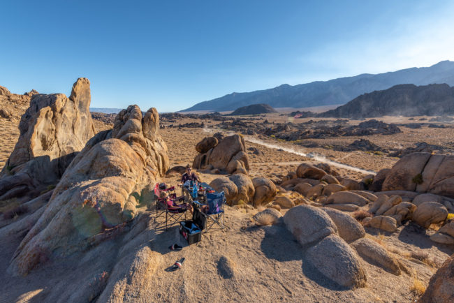 Tábor uprostřed skal - Alabama Hills