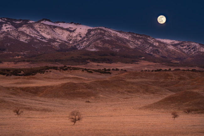 Měsíc nad zasněženými horami - Anza Borrego