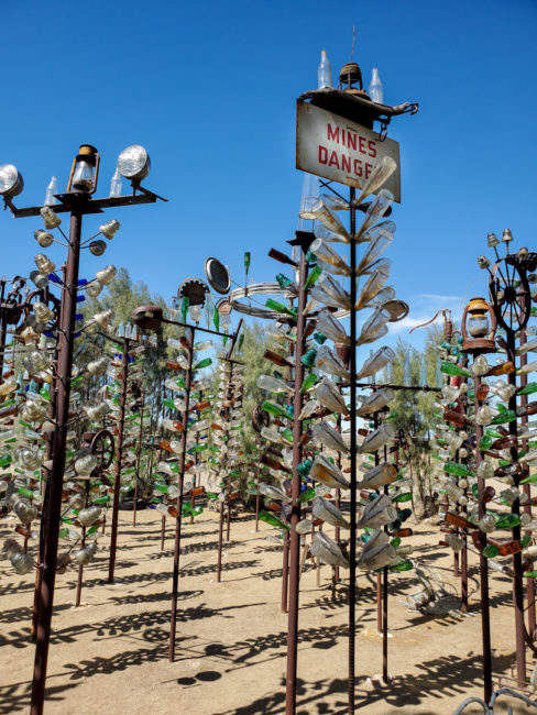 Route 66 - les z flašek Elmer's Bottle Tree Ranch