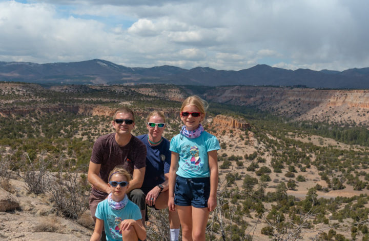 Rodina - v pozadí Los Alamos, Jemez Mountains