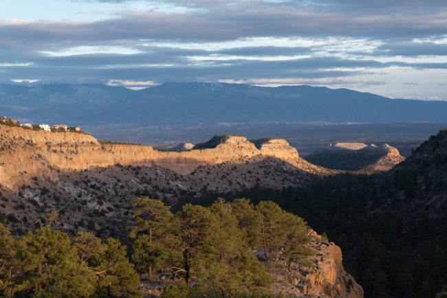 Bayo Canyon a hory Sangre de Cristo