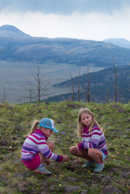 Holky na vrcholu Cerro Grande, v pozadí Valles Caldera