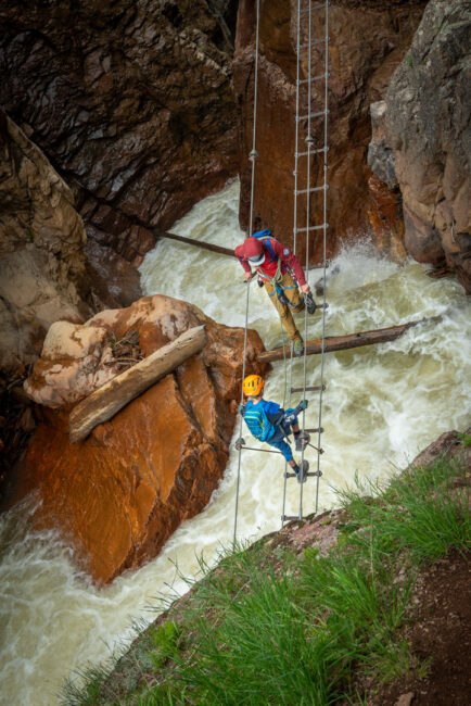 Rodina na lanovém mostě - via ferrata Ouray